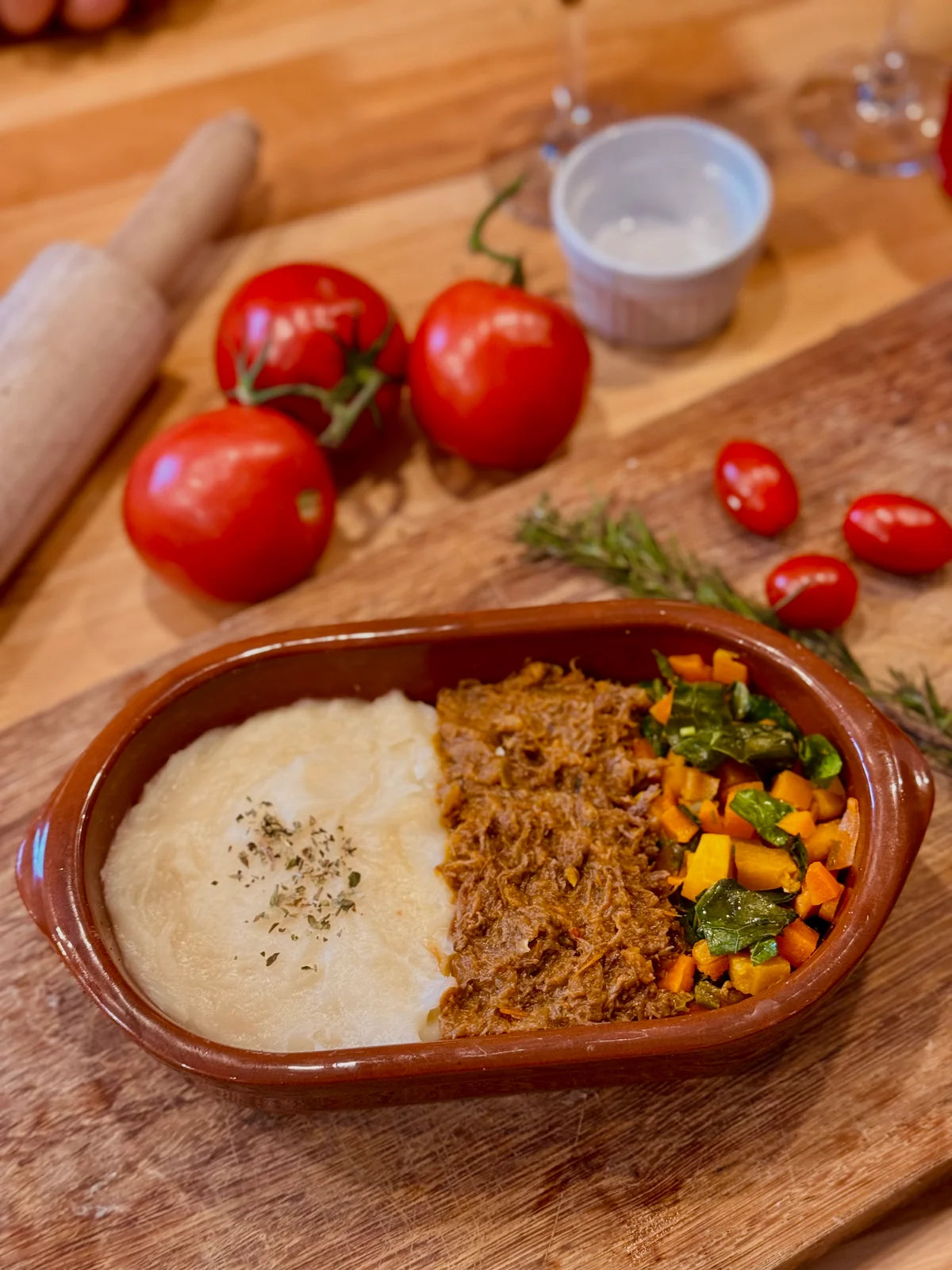 400g - Carne de Panela Desfiada, Purê de Aipim e Mix Selecionado de Legumes