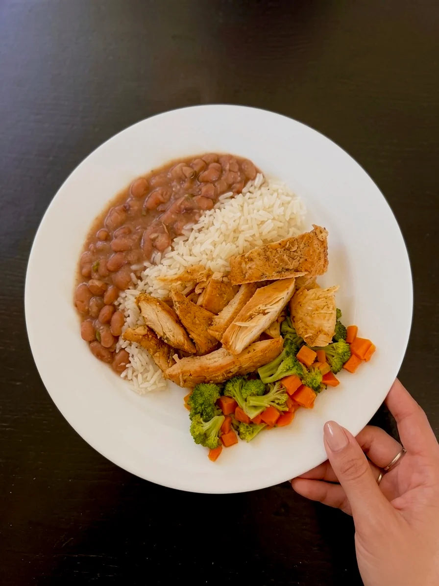 400g - Filé de Frango Grelhado, Arroz Branco, Feijão Carioca e Mix Selecionado de Legumes
