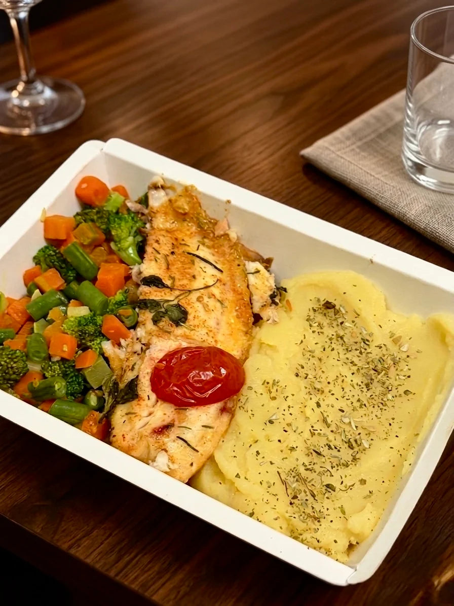 400g - Filé de Tilápia, Purê de Batata e Mix Selecionado de Legumes