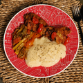 400g - Filé de Sobrecoxa Assada, Purê de Aipim e Mix Mediterrâneo de Legumes