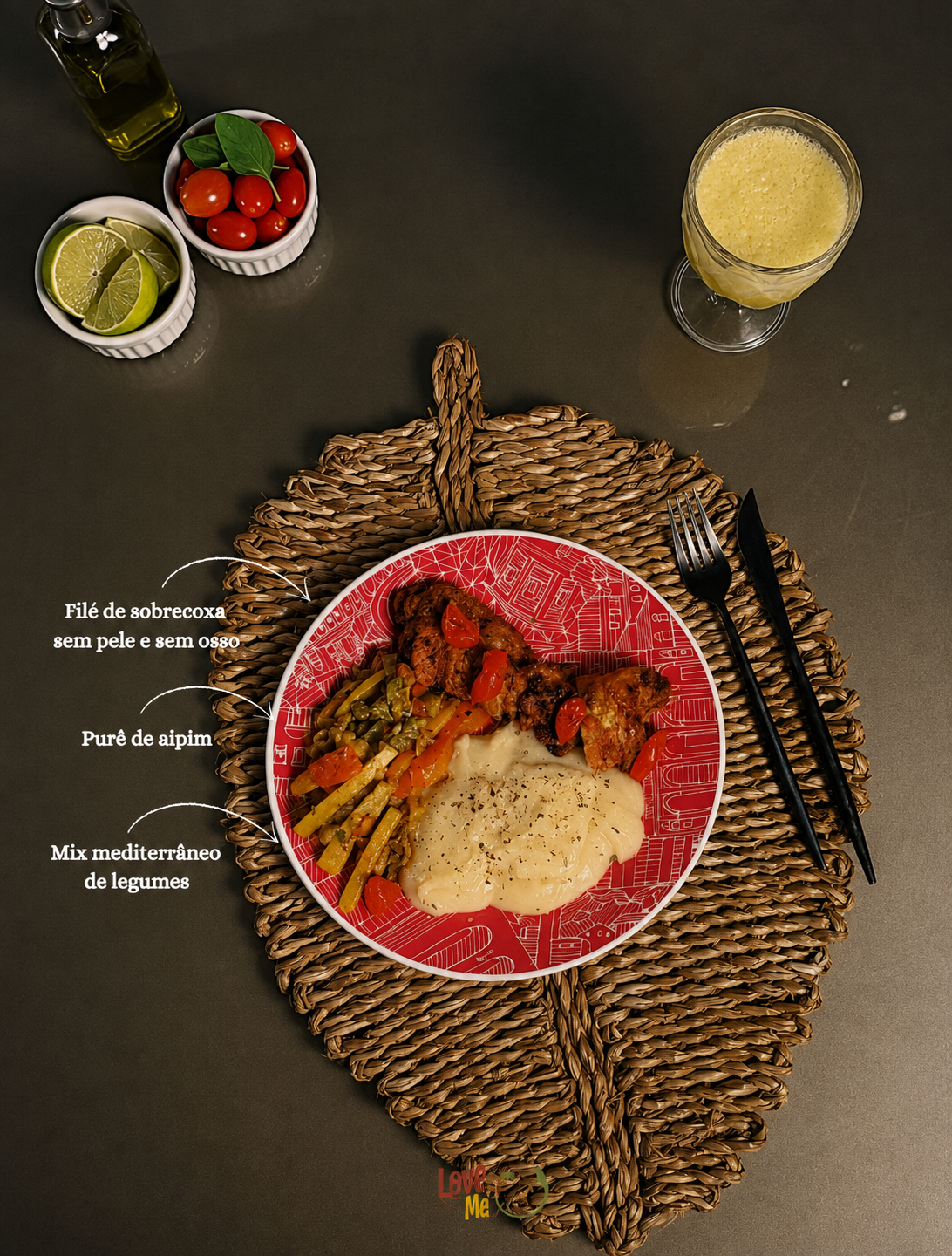 400g - Filé de Sobrecoxa Assada, Purê de Aipim e Mix Mediterrâneo de Legumes
