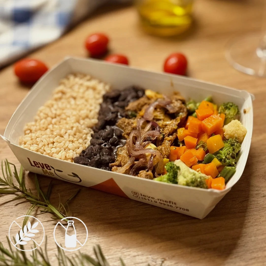 400g - Iscas de Alcatra, Arroz Cateto Integral, Feijão Preto e Mix Selecionado de Legumes